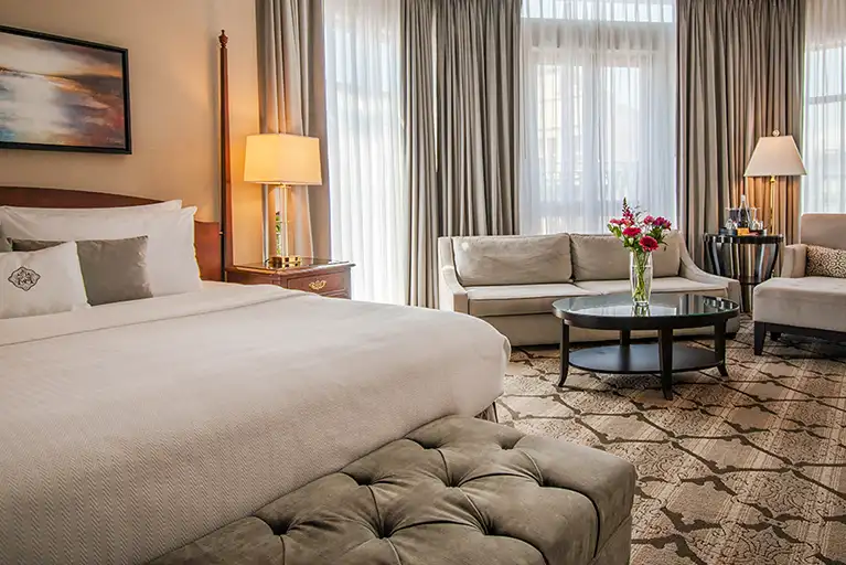 Signature Corner Guestroom, Magnolia Hotel Victoria, BC
